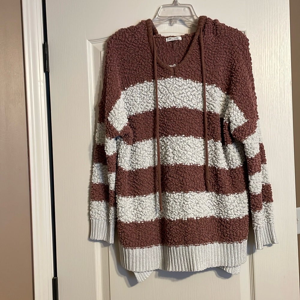 Women’s Pullover Sweater With Hood (EUC)